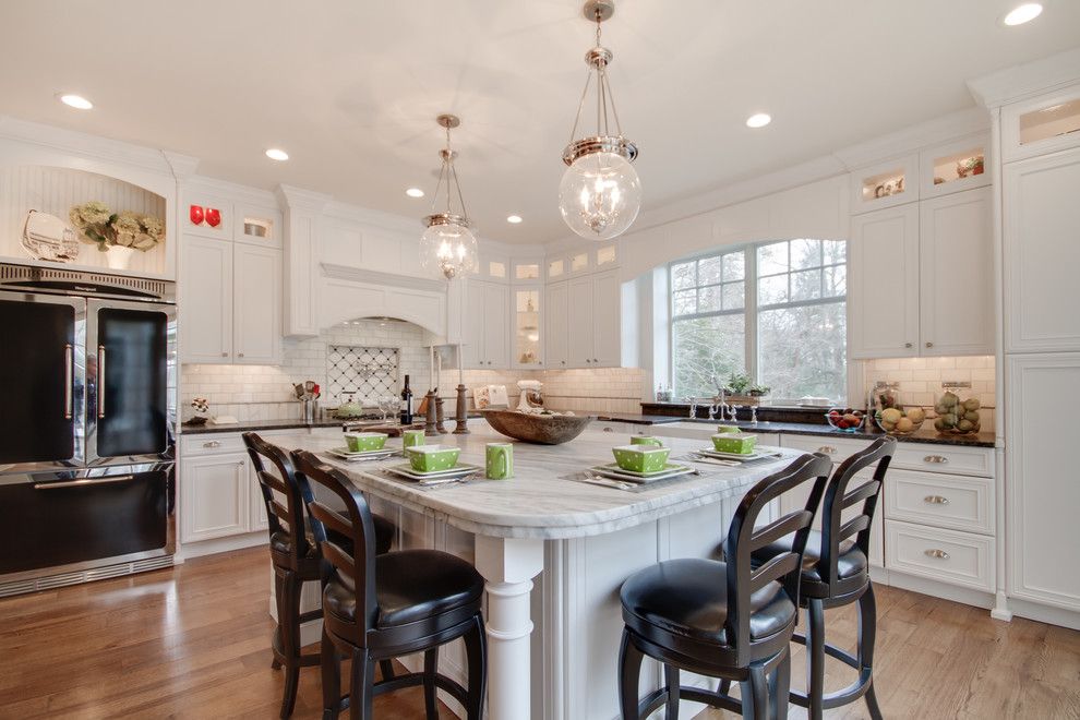 Silver Pearl Granite for a Traditional Kitchen with a Natural Stone and Mont Blanc Quartzite & Silver Pearl Granite in a White Kitchen by Stoneshop