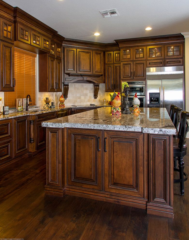 Sollid Cabinetry for a Traditional Kitchen with a Stainless Steel Fridge and Designer Series: Anderson by Sollid Cabinetry