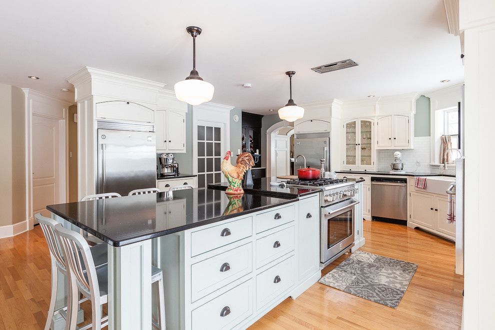 Spencers Appliance for a Transitional Kitchen with a White Tile Backsplash and My Houzz: Traditional Home with Cottage Flair by Becki Peckham