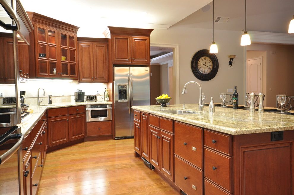 Starmark Cabinets for a Traditional Kitchen with a Breakfast Bar and Finley by the Mirror Gallery, Kitchen and Bathroom Showroom