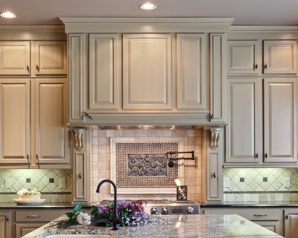 Starmark Cabinets for a Traditional Kitchen with a Neutral Colors and Teri Turan by Turan Designs, Inc.