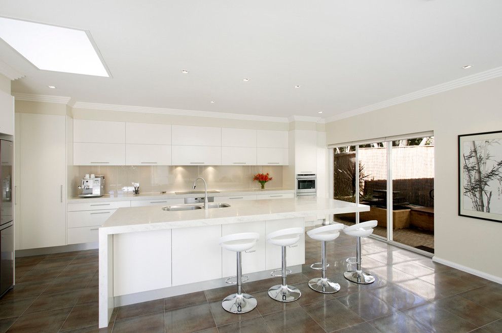 Starphire Glass for a Contemporary Kitchen with a Double Kitchen Sink and St Ives Kitchen by Art of Kitchens Pty Ltd