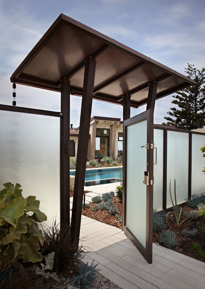 Starphire Glass for a Contemporary Landscape with a Translucent Fence and Mesa Contemporary by Allen Construction