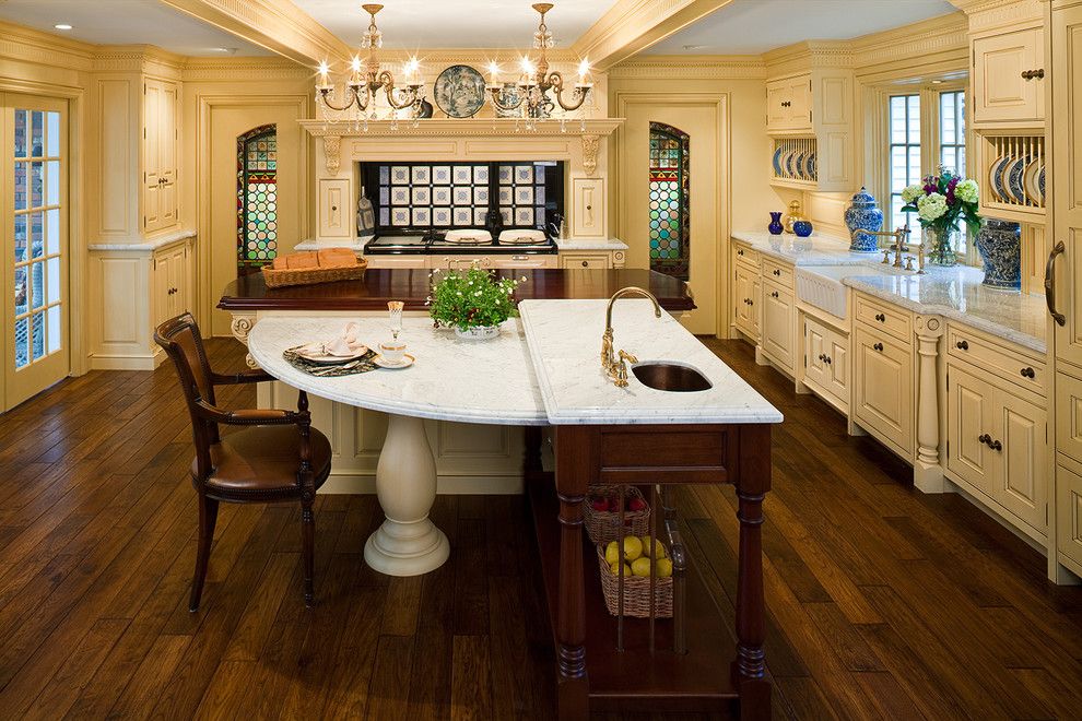 Supersod for a Traditional Kitchen with a Pedestal Table and Cheerful Formality by Superior Woodcraft, Inc.