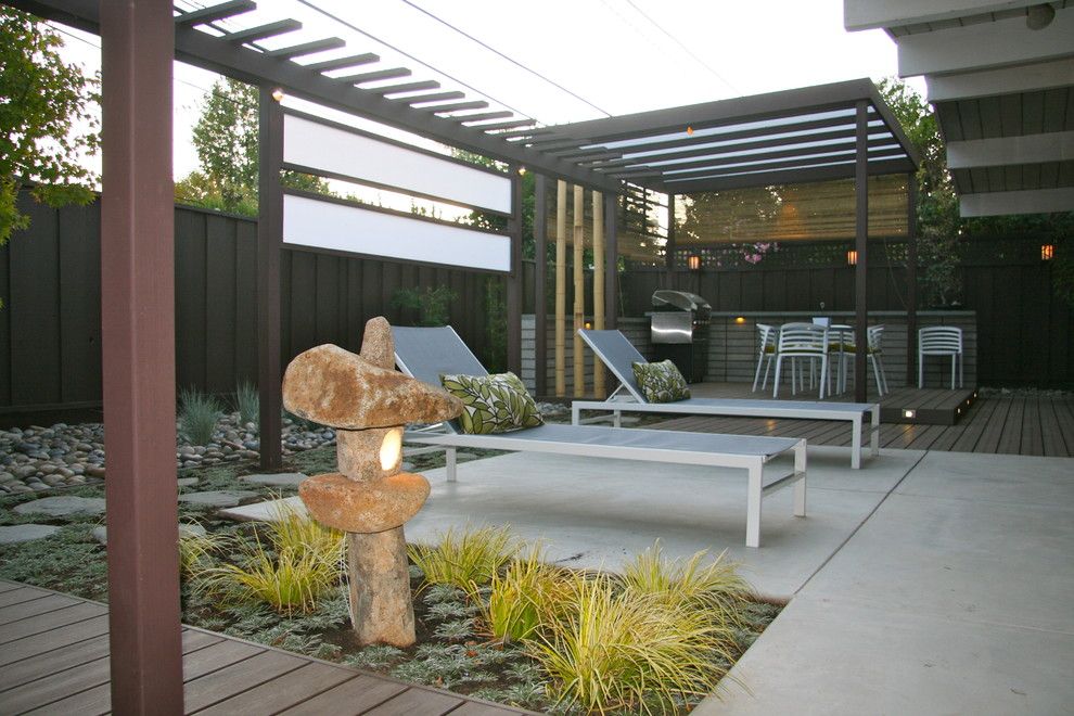 Tap Plastics for a Modern Landscape with a Deck and Haramaki Residence by Mscape Design