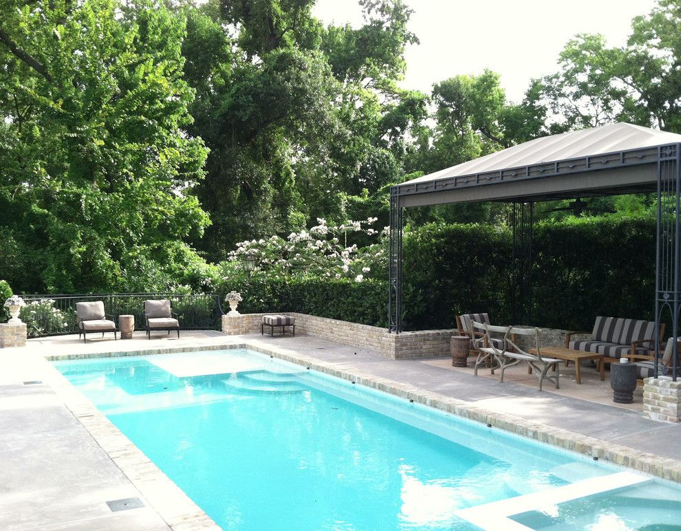 Tellepsen for a Traditional Landscape with a White Plaster and Buffalo Bayou Residence by Tellepsen Landscaping