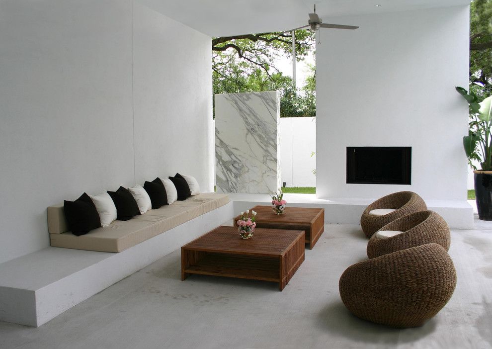 Tema Furniture for a Modern Patio with a Marble Wall and Sunset House by Allen Bianchi