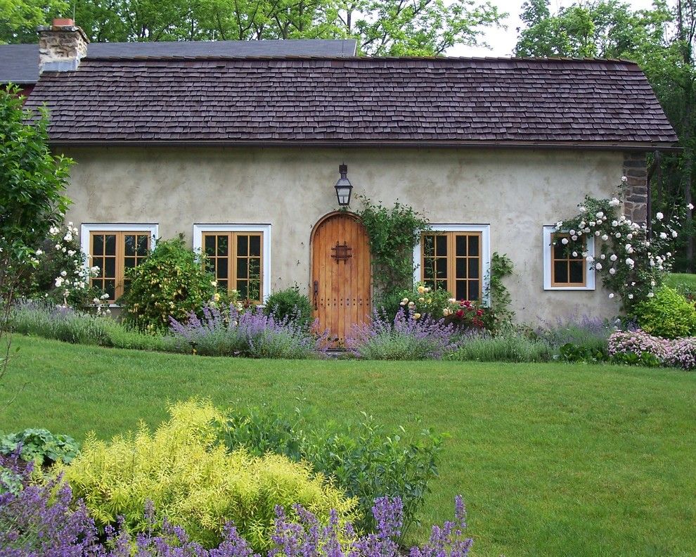 Texas Casual Cottages for a Farmhouse Landscape with a Cottage and Romantic Guesthouse Garden by Dear Garden Associates, Inc.