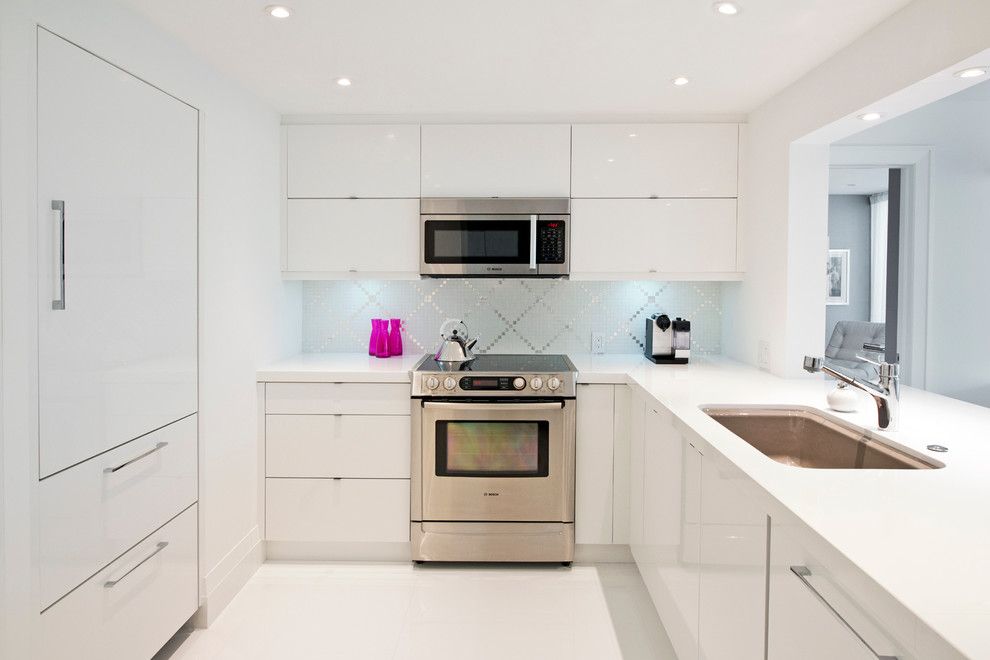 Thermofoil for a Contemporary Kitchen with a Single Handle Faucet and Highgloss Thermofoil by Delorie Countertops & Doors Inc.