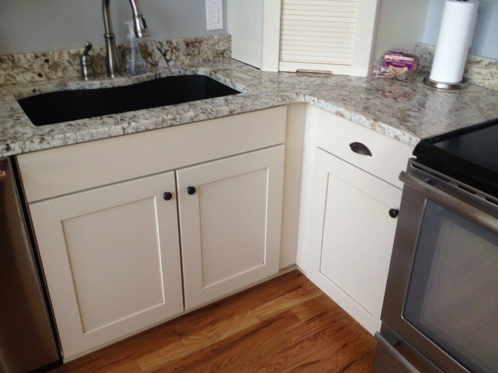 Timberlake Cabinets for a Traditional Kitchen with a Timberlake Cabinets and the Laffler Home by Total Quality Home Builders, Inc.