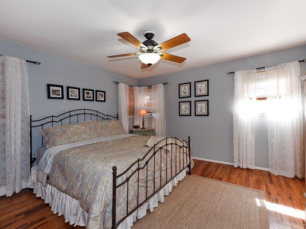 Tourfactory for a Farmhouse Bedroom with a Single Family Home and Boxwood Dr. by Douglas Elliman Real Estate Northport