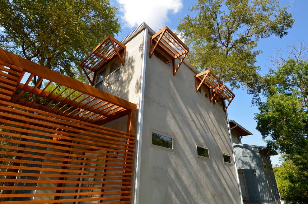 Treehouse Austin for a Contemporary Exterior with a Hardie Siding and East Side Green Treehouse by Ísark Studio