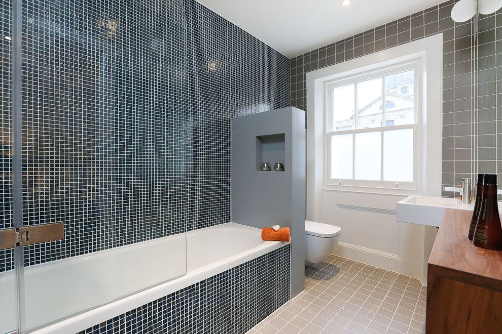 Urban Squared Realty for a Contemporary Bathroom with a Recessed Wall Niche and Refurbishment of a Knightsbridge Flat in Brompton Square by Inter Urban Studios Ltd