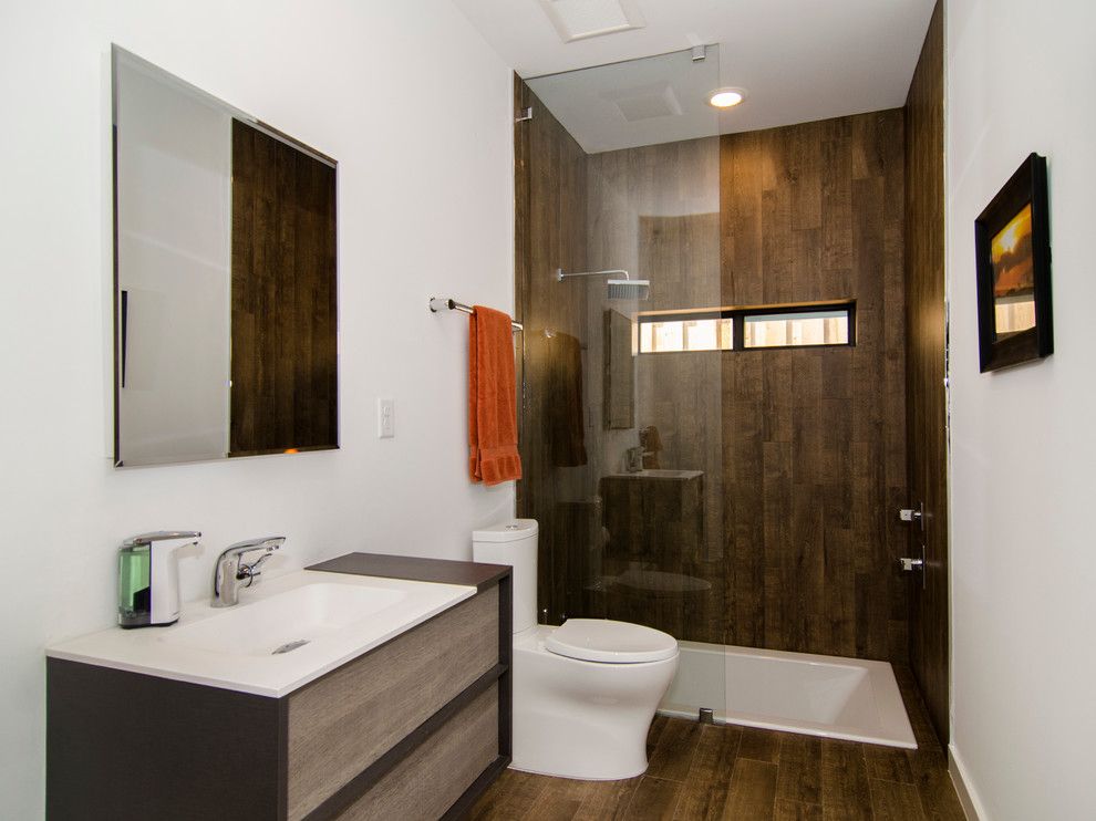 Vertical Bathtub for a Contemporary Bathroom with a Shower Window and Bluffview by Greenbrook Homes