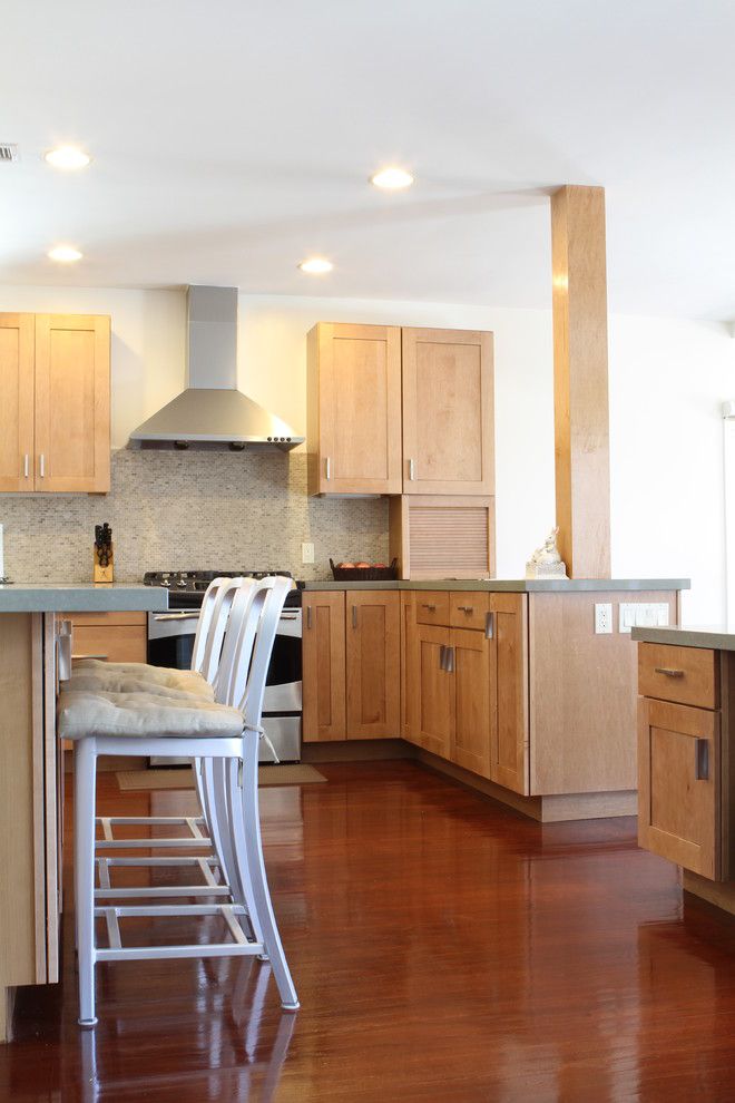 Waypoint Cabinets for a Contemporary Kitchen with a Range Hood and Newton Residence by Narita Architects