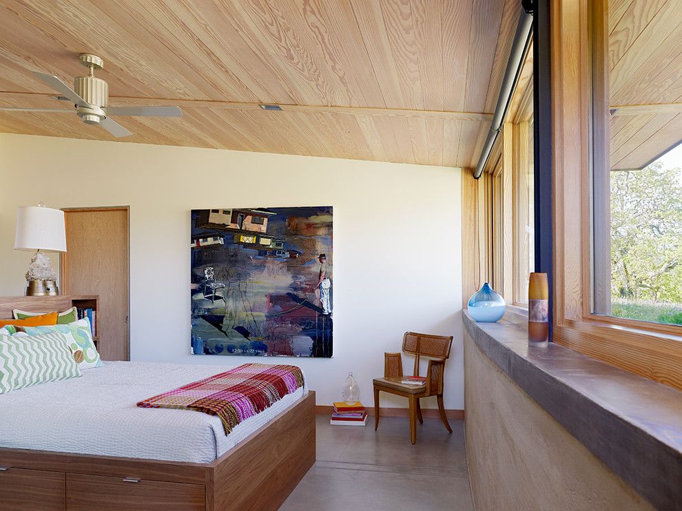 Window Sills for a Contemporary Bedroom with a Concrete Floor and Caterpillar House by Feldman Architecture, Inc.