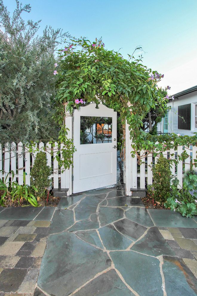 8z Real Estate for a Beach Style Landscape with a Arbor and 6 Mar Vista, Laguna Beach by Antis Real Estate Photography, Inc.