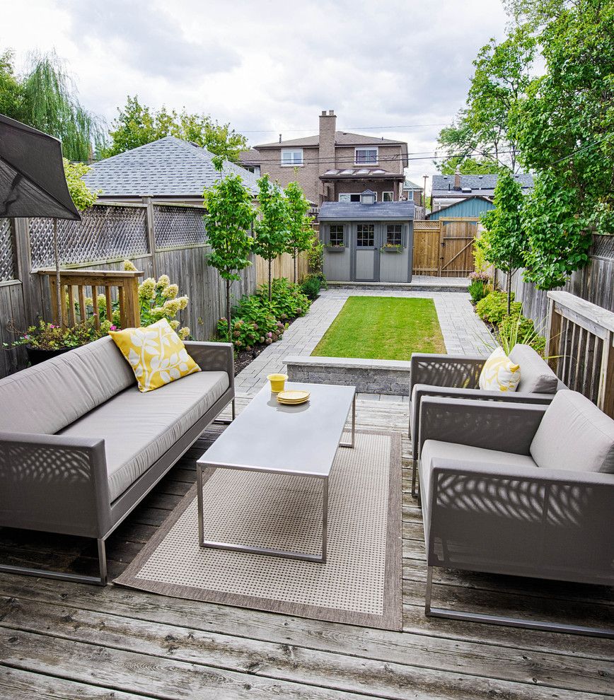 Casa Leaders Furniture for a Transitional Deck with a Foundation Planting and Toronto House by Affecting Spaces