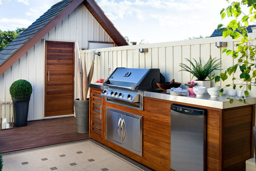 Conestoga Wood Specialties for a Contemporary Deck with a White Paneling and Queen Street Rooftop   After by Terra Firma Design