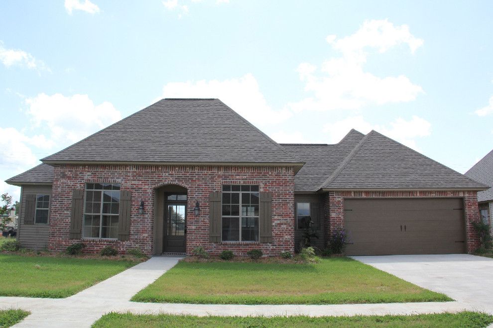 Hanson Brick for a Traditional Exterior with a Traditional and Waterford Ridge 69 by Manuel Builders, Llc