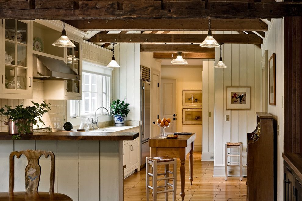 Long Island Paneling for a Farmhouse Kitchen with a Planks and Crisp Architects by Crisp Architects
