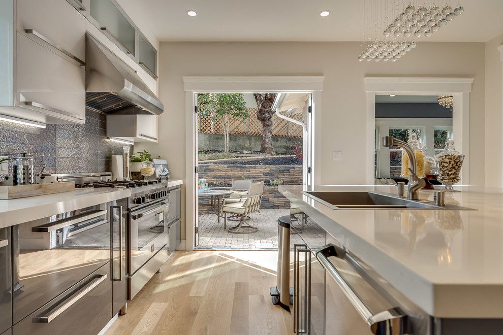 Bar Method Oakland for a Contemporary Kitchen with a San Francisco Home Stager and Piedmont Beauty by Chic Home Interiors