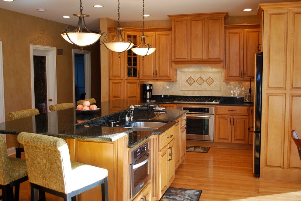 Barrington Estates for a Traditional Kitchen with a Hardwood Floor and North Barrington, Il Kitchen Remodel by Sauer Kitchen Solutions | Custom by Greenfield Cabinetry (Il•Wi•Mn) American Made