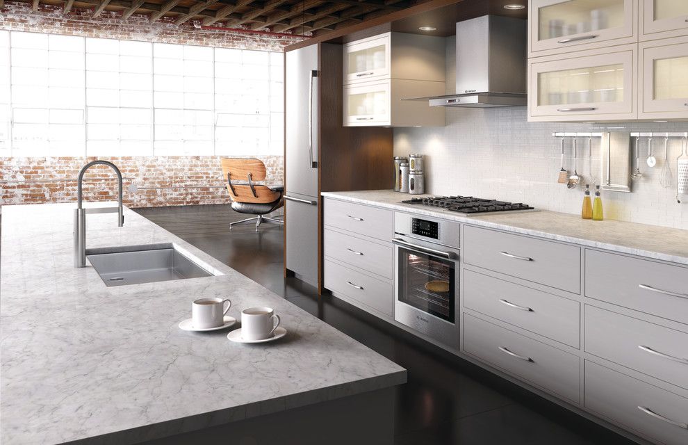 Bellevue Towers for a Modern Kitchen with a Gas Cooktop and Bosch Kitchens by Bosch Home Appliances