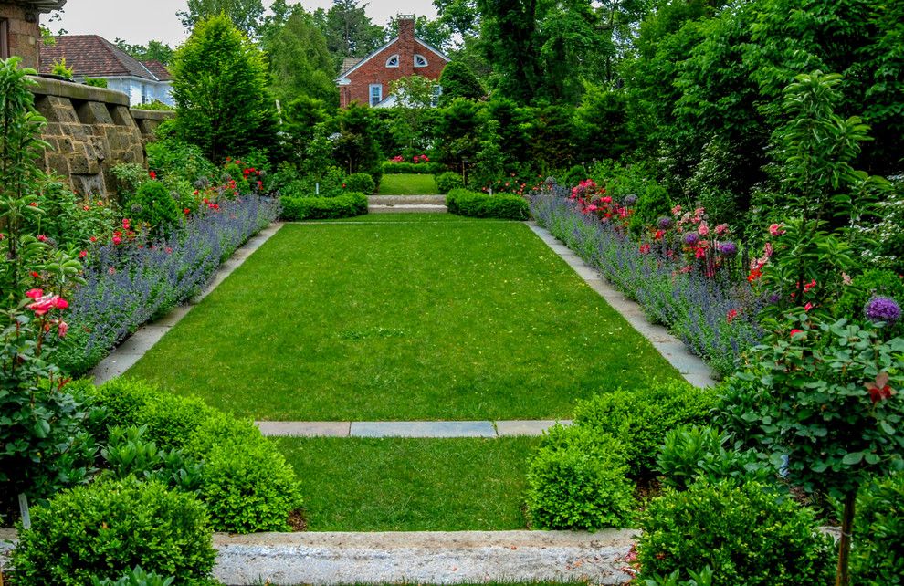 Brownstone Gardens for a Traditional Landscape with a Reclaimed Granite and Brookline Brownstone by a Blade of Grass