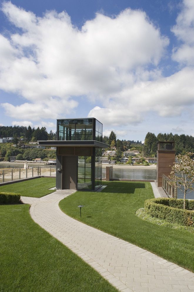 Brownstone Water Park for a Contemporary Exterior with a Garden Lighting and Cliff House Green Roof by Scott Allen Architecture