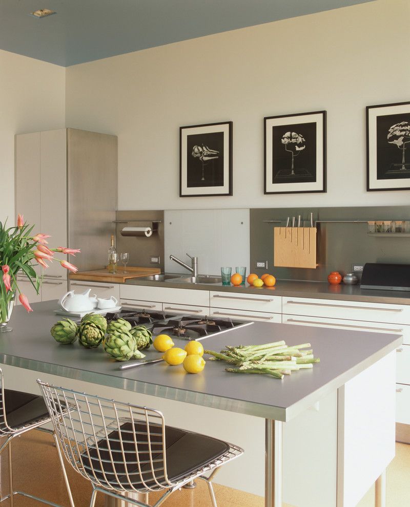 Budger for a Contemporary Kitchen with a Black and White and 21 House by Fougeron Architecture Faia