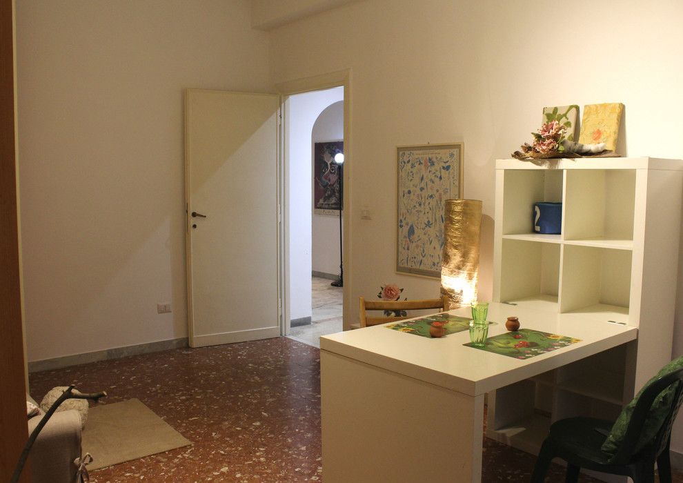 Cat 5e vs Cat 6 for a Modern Home Office with a Oriental Style and Foto Home Staging in Rosso E Viola by Ilaria Romanini