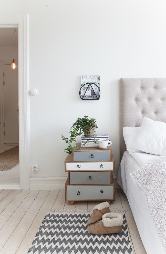 Coastal Virginia Magazine for a Scandinavian Bedroom with a Grvit Matta and Sekelskiftesdröm... by House Helsingborg Ab