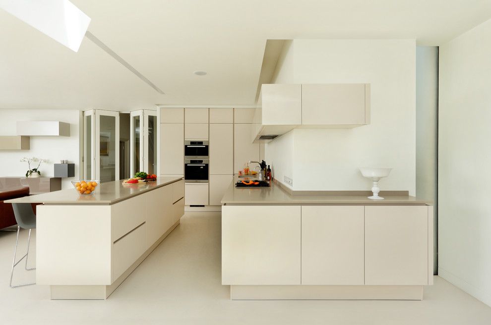 Daytime Tri Cities for a Contemporary Kitchen with a Halcyon Interiors and Bellamy   a Sleek and Contemporary Open Plan Kitchen and Dining Space by Halcyon Interiors Ltd