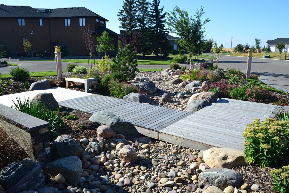 Earthled for a Modern Landscape with a Dry River Bed and H Residence by Earthlings Inc.