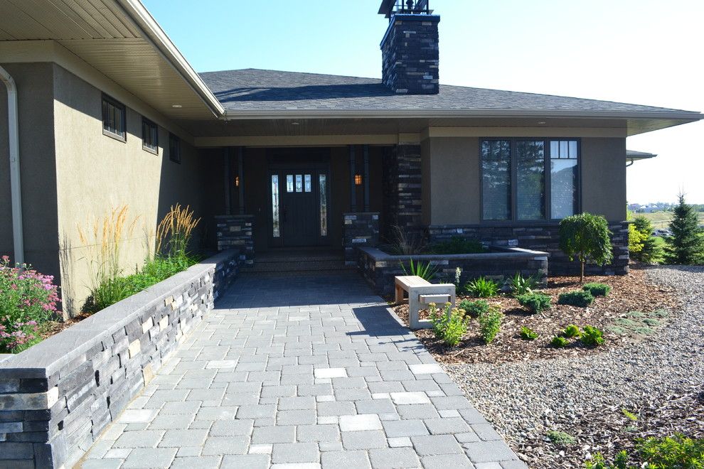 Earthled for a Traditional Landscape with a Xeriscaping and H Residence by Earthlings Inc.