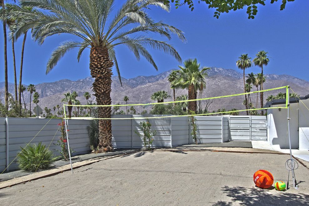 Escena Palm Springs for a Modern Landscape with a White Stucco Exterior and Farrell, Palm Springs by American Coastal Properties