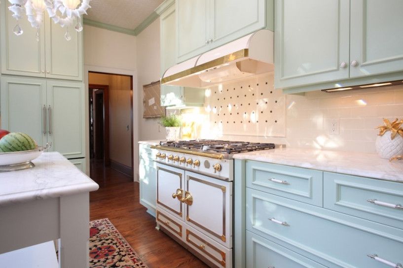 Excalibur Homes for a Traditional Kitchen with a Rug and Kitchen Range by Garrison Hullinger Interior Design Inc.