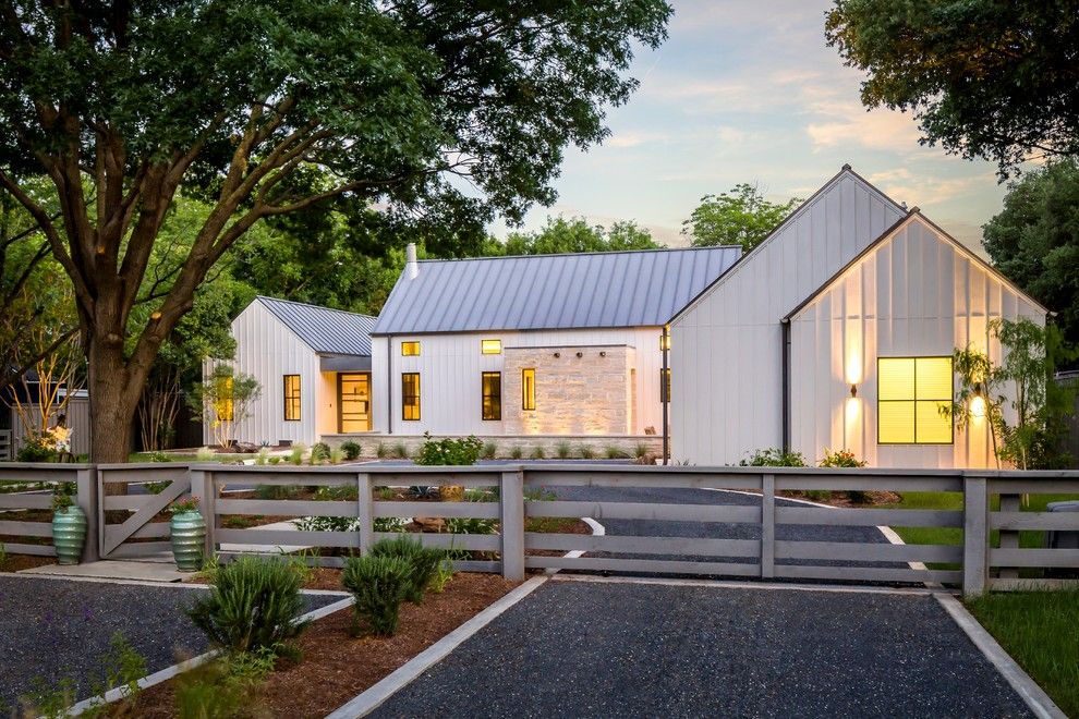 Fannin Tree Farm for a Farmhouse Exterior with a Gray Roof and Modern Farmhouse in Dallas, Texas by Olsen Studios