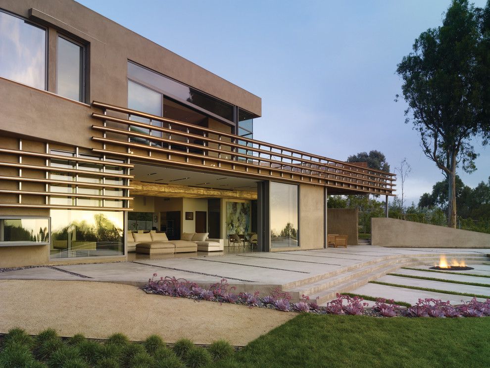 Fenton House Fenton Mi for a Contemporary Patio with a Back Yard and Griffin Enright Architects: Point Dume Residence by Griffin Enright Architects