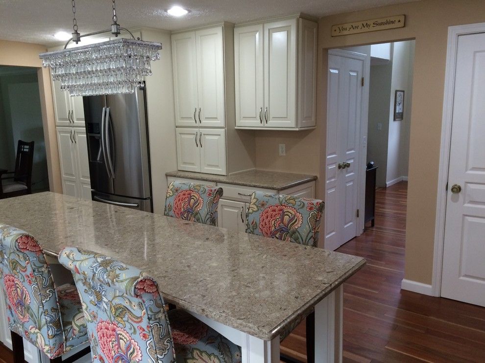 Frontier Rochester Ny for a Traditional Kitchen with a Timberlake Rushmore Silk and Rochester, Ny Traditional Kitchen by Innovations by Vp