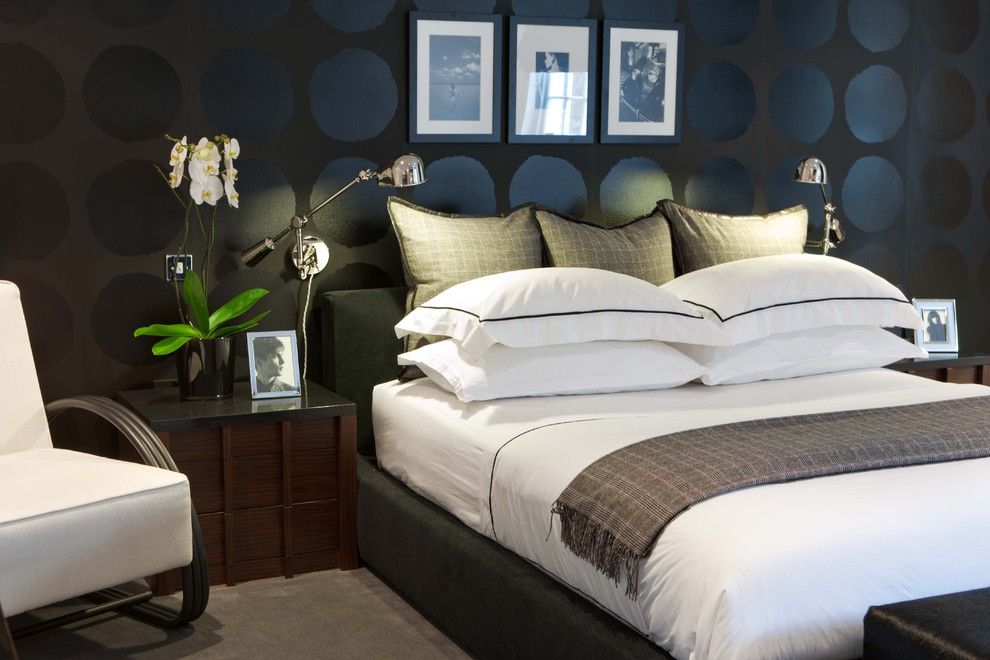 Great Wall Edmond Ok for a Contemporary Bedroom with a Platform Bed and American Dream by Maurizio Pellizzoni Ltd