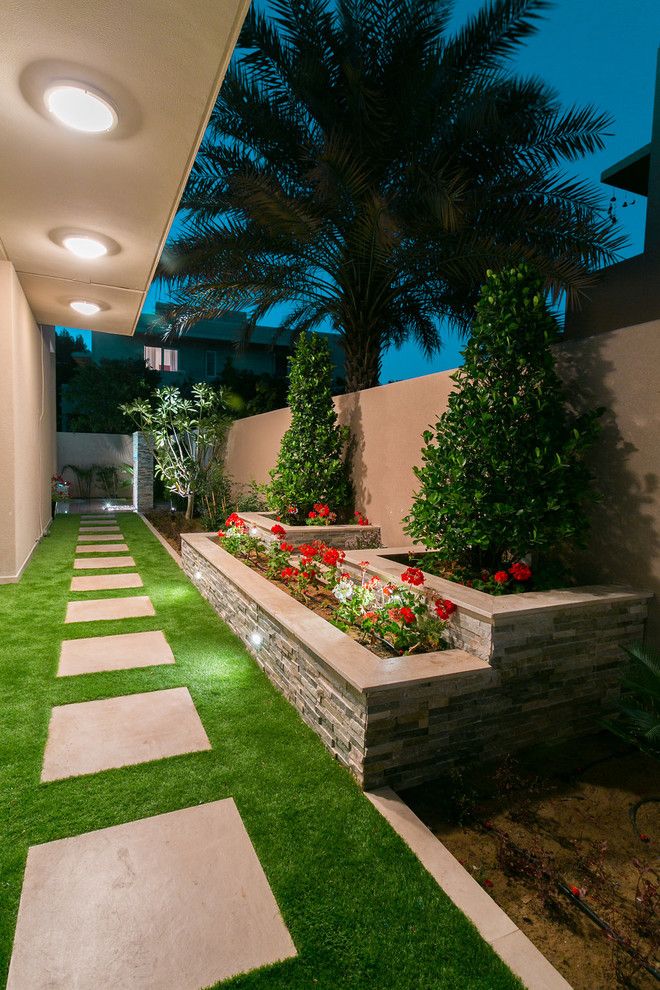 Hilliard Lawn and Garden for a Contemporary Landscape with a Recessed Lighting and Ranches by Hortus Grass Artificial Turf Solutions in Dubai