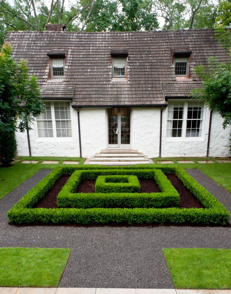 Hilliard Lawn and Garden for a Traditional Landscape with a Gravel and Mountain Brook Village by Agricultural Services