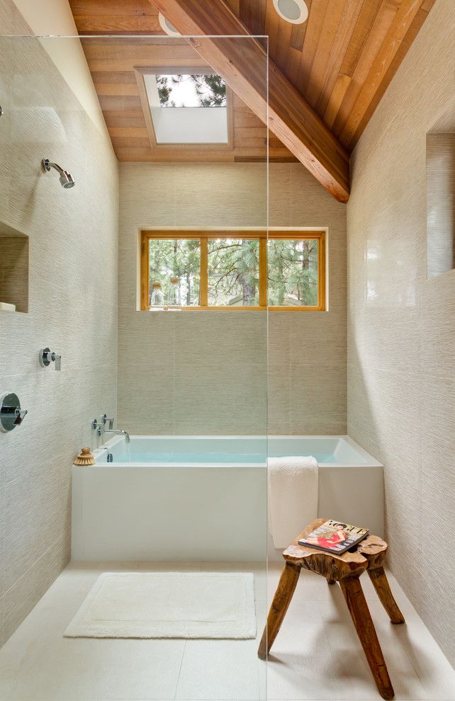 How to Unclog a Bathtub Drain for a Modern Bathroom with a Neutral Tones and Black Butte Ranch by Giulietti Schouten Architects