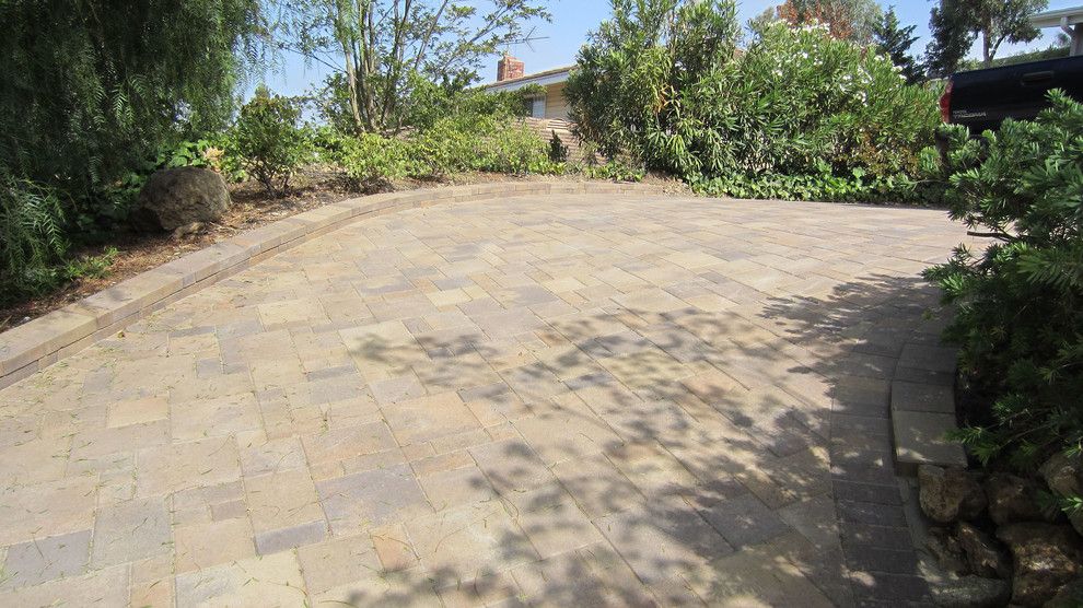 Infiniti Thousand Oaks for a Traditional Patio with a Border and Thousand Oaks   Sloped Driveway   Orco   Villa – Tuscany   After 6 by Go Pavers