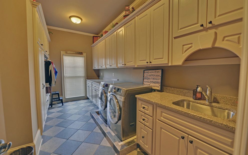 Jackson Hole Golf and Tennis for a  Laundry Room with a Professional Photography and Edinburgh Custom Homes Suwanee, Georgia by Envision Web