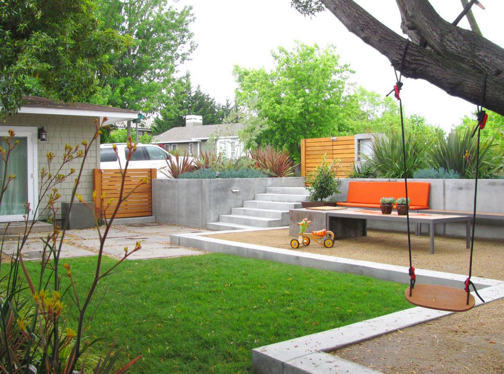 Koit for a Contemporary Landscape with a Retaining Wall and Modern Transformation by Shades of Green Landscape Architecture