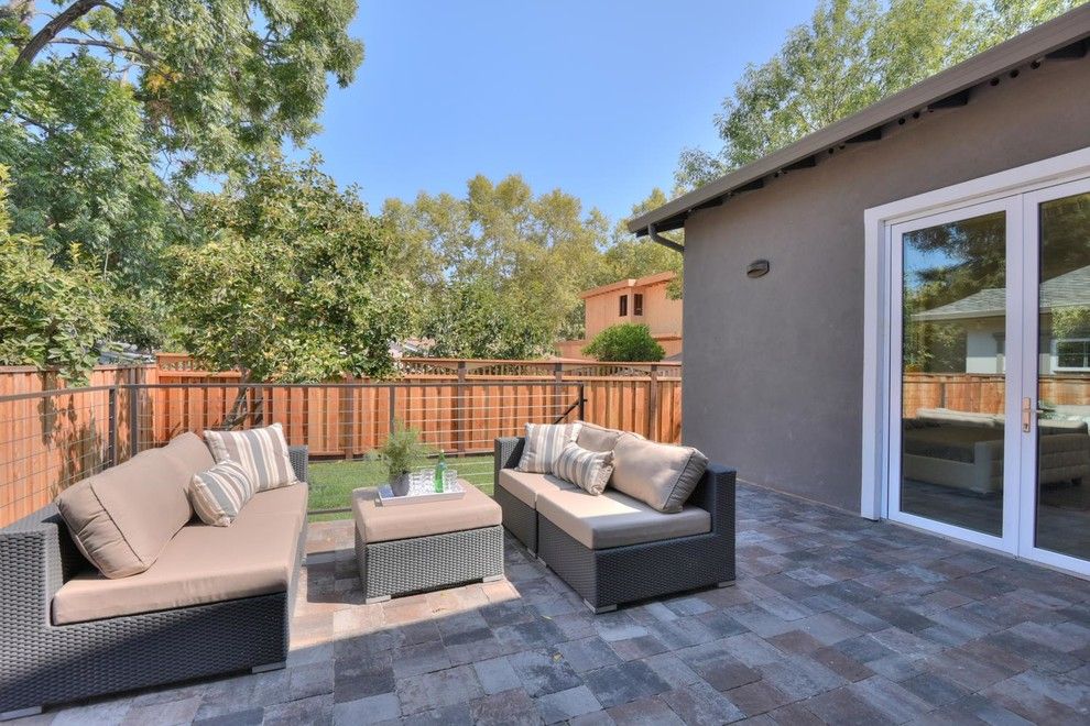 Los Lunas High School for a Modern Deck with a Linked in and Google's Backyard! by Beyond Vt Marketing