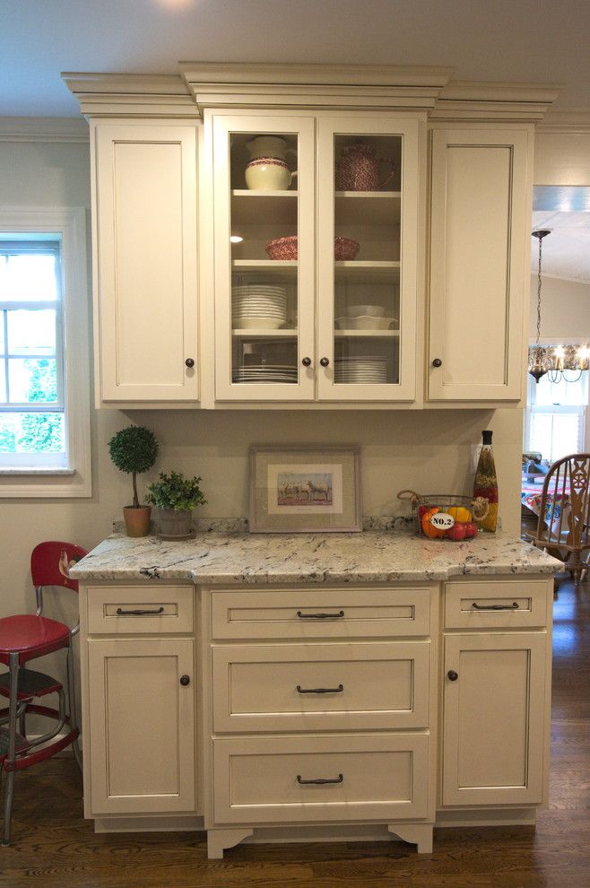 Meyer Appliance for a Farmhouse Kitchen with a Dual Finish and Kitchen M2 by Stellar Cabinetry